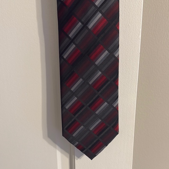 Stylish Plaid Tie in Red, Black, and Gray - Picture 1 of 4